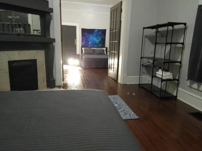 One Queen Bed Suite with full house amenities Rm 2