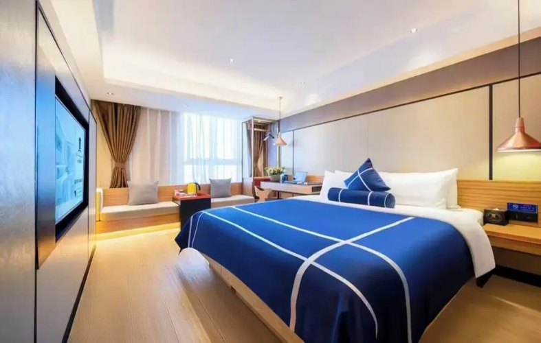 Z Holiday Hotel
