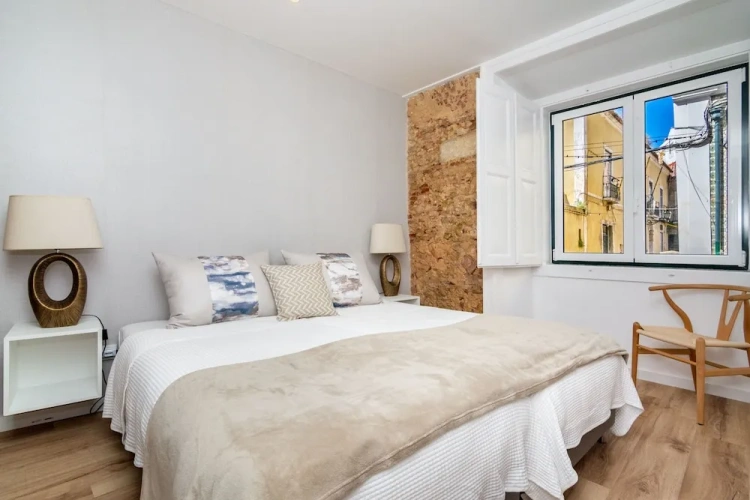 2 Bedrooms Apartment
