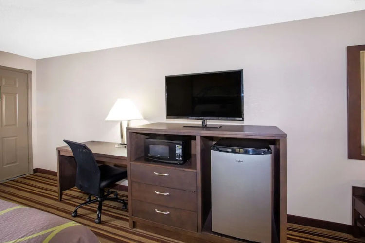 Super 8 by Wyndham Springdale AR