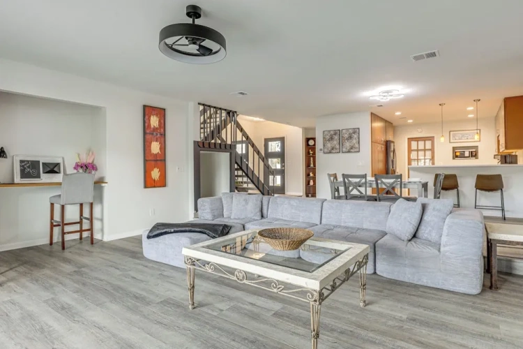 3 Bedrooms Apartment