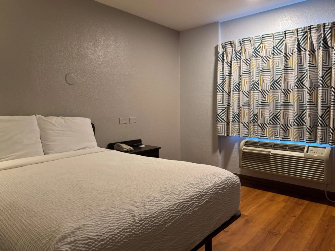 Motel 6 Simi Valley, CA