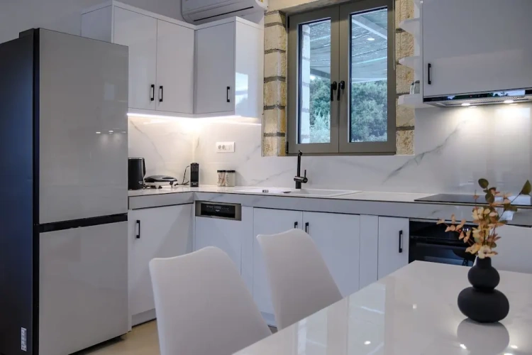 2 Bedrooms Villa