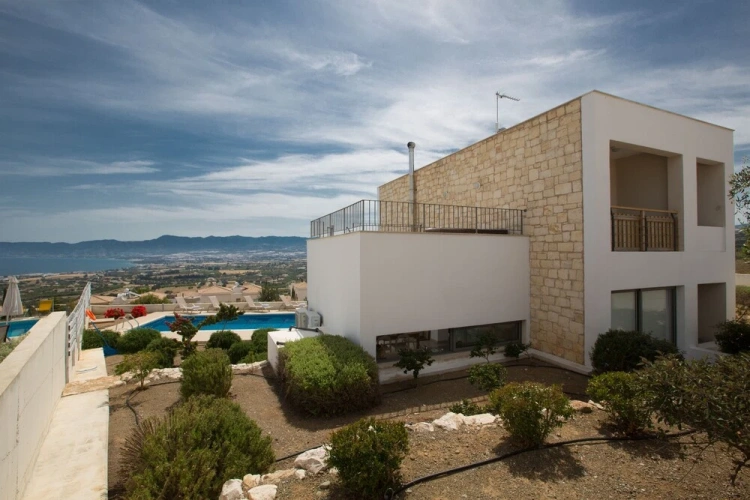3 Bedrooms Villa with garden view