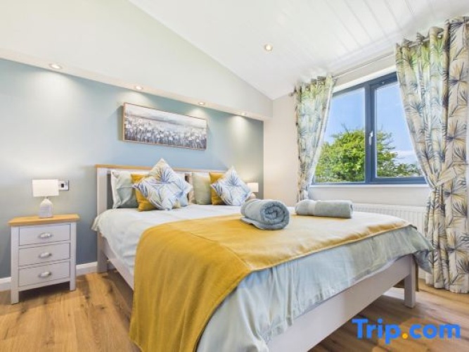 3 Bedrooms Apartment