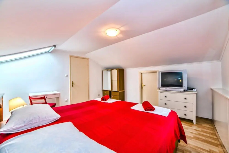 Apartments Paliaga