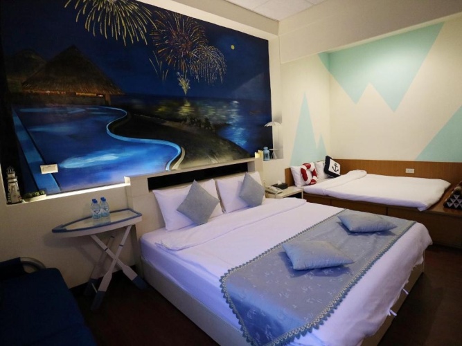 Standard Quadruple room with garden view