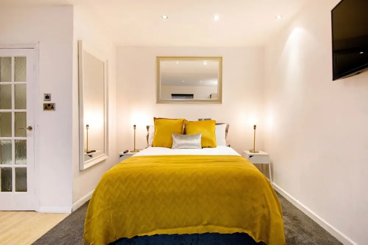 Beautiful Hyde Park Studio Flat