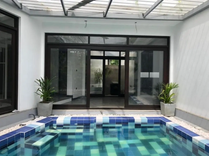 5 Bedrooms Cottage