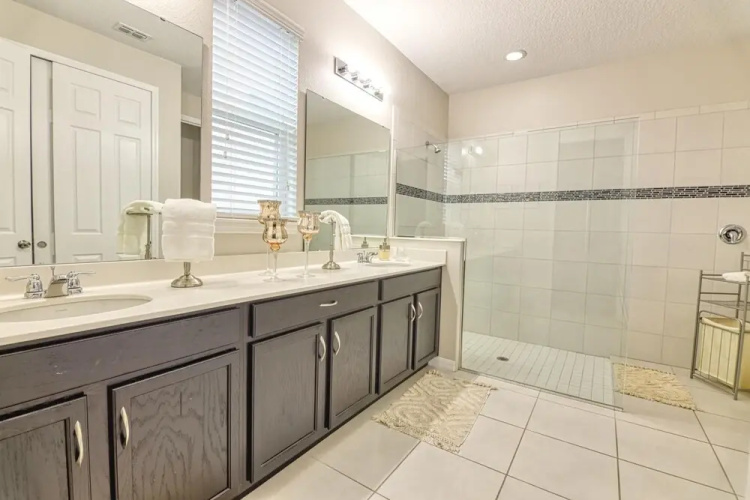 Jodie's Luxury Solara Home