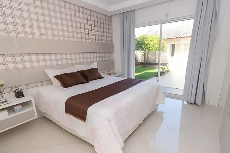 Casa com piscina 5 suites 1 quarto e AC