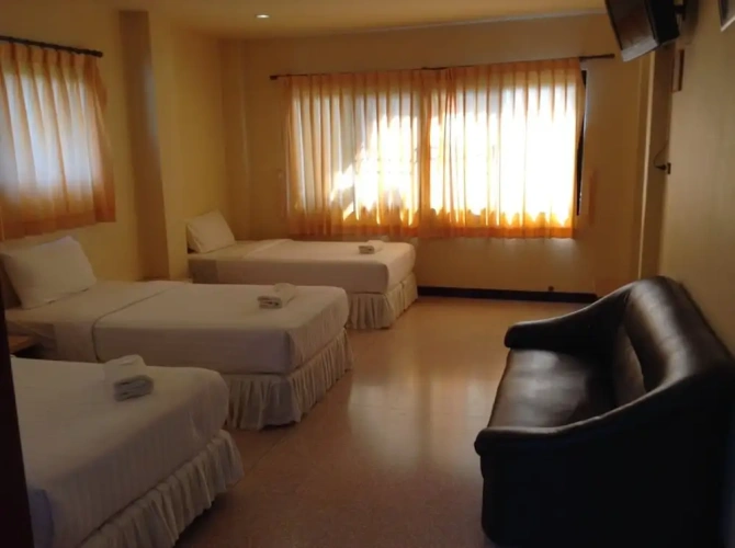 Standard Triple room