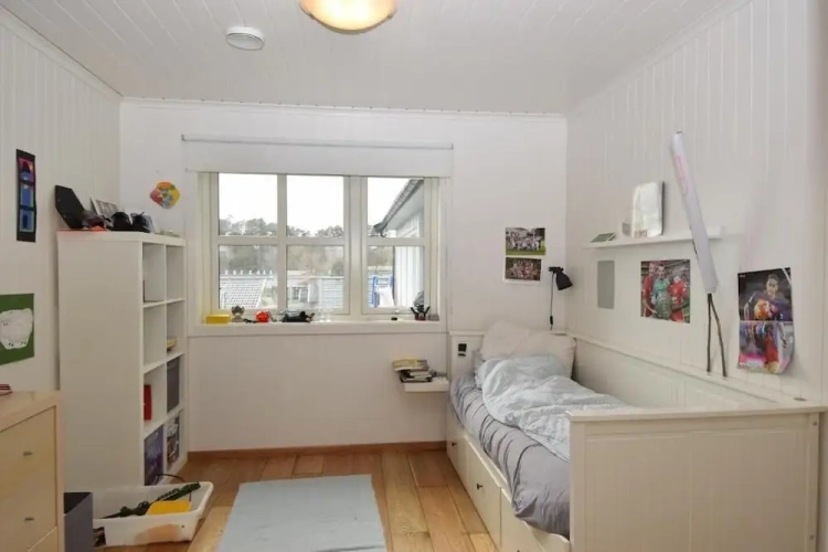 5 Bedrooms Cottage