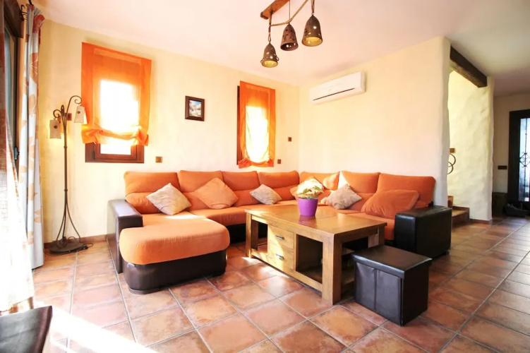 1033 Villa Laura