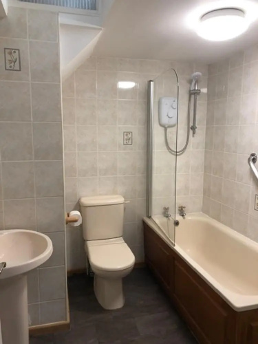 3bed Apartment Sleeps 5- Parking, Wifi, Near Beach