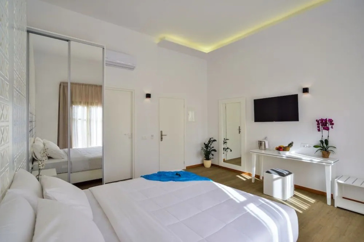 Elia Portou Luxury Residence
