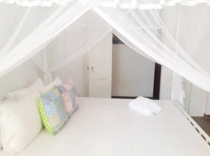 Colombo 7 - A Charming White Room