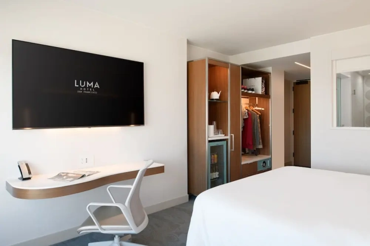 Deluxe Mobility Accessible Double room