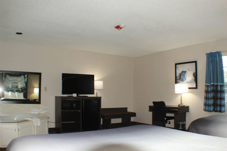 Super 8 by Wyndham Gardner