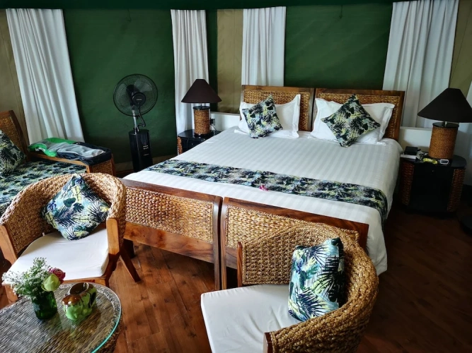 1 Bedroom Tent with balcony and with river view