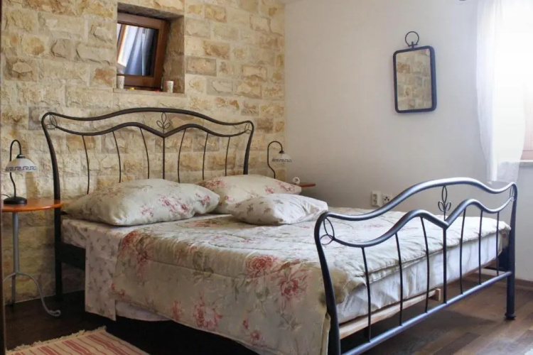 Mon Perin Castrum - House of Nice Memories