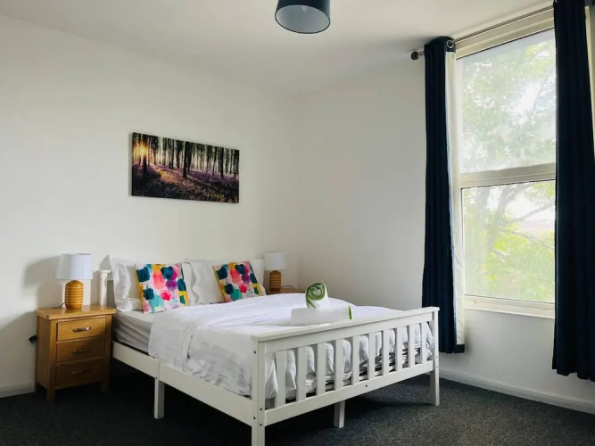 Stunning 2-bed House in Chatham