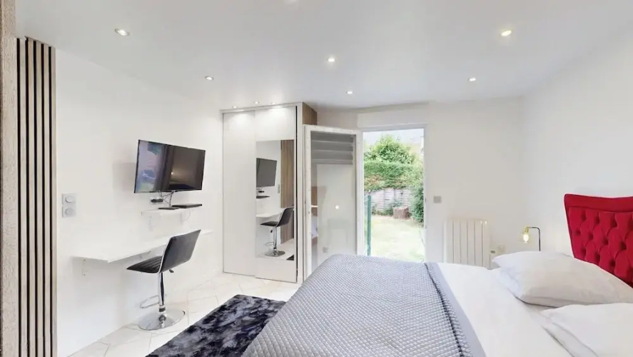 Kimia Suite Room