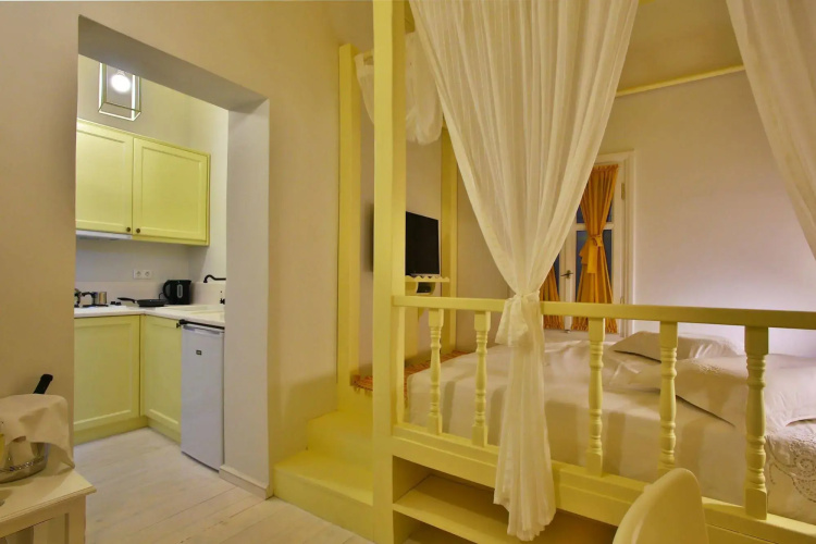 Efchi Suites 1904