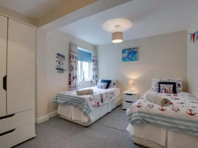 Apartment Headlong
