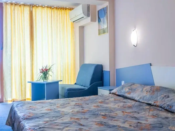 Standard Single room with balcony and with park view