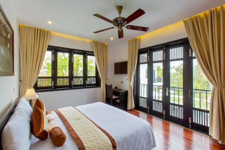 1 Bedroom Deluxe Double room with balcony and with pool view