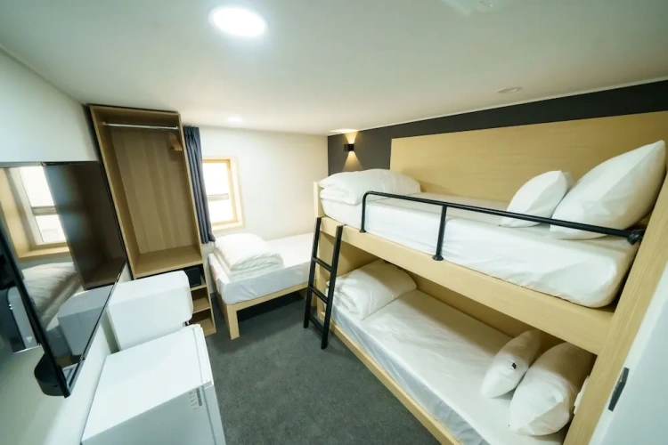 Standard Triple room