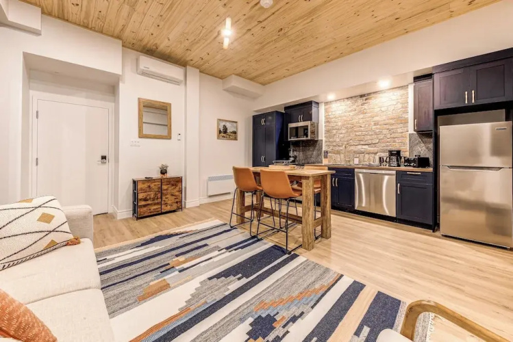 Historic Two Bedroom Facing Parliament