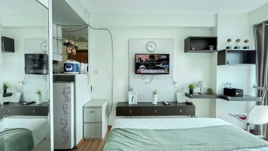 Neat Studio Room At Tifolia Apartment