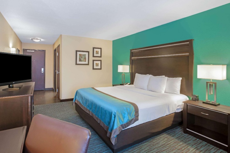 Standard Double room with city view