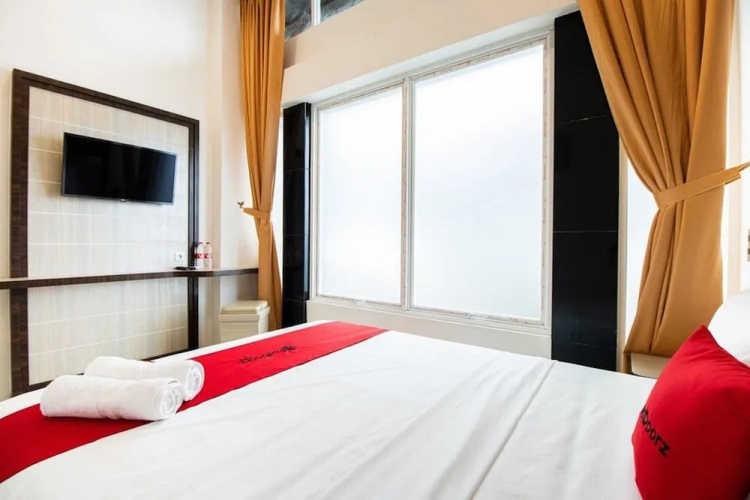 RedDoorz Plus @ Centrium Katamso Medan