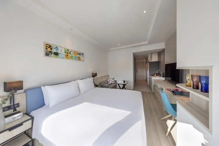 Double room with city view