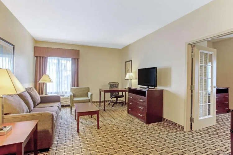 La Quinta Inn And Suites Lancaster