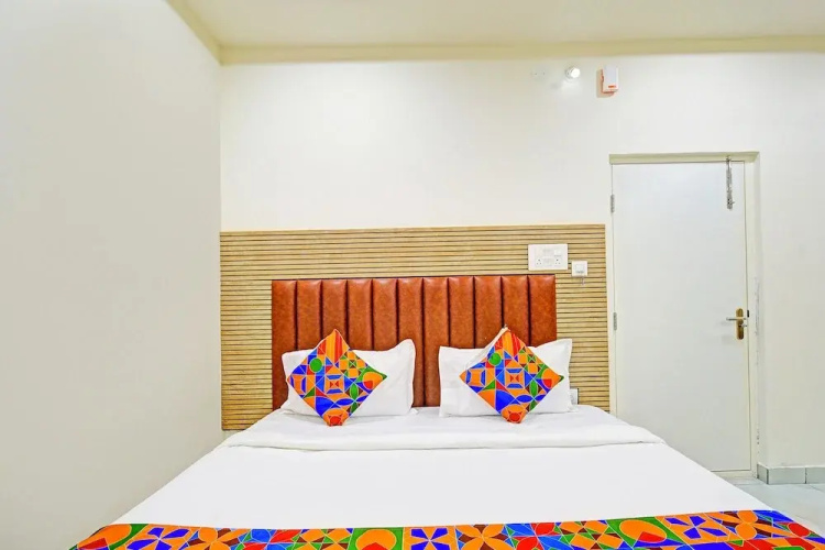 Fabhotel Lexus Grand