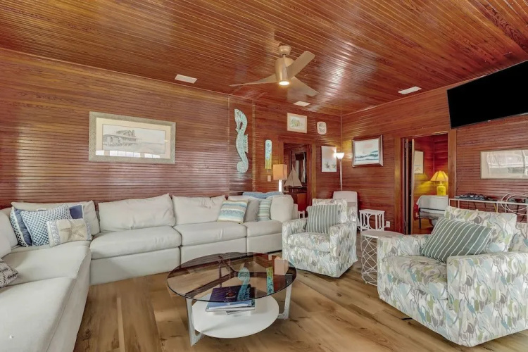 Dog Friendly Beachfront Condo, Direct Access to Beach by RedAwning