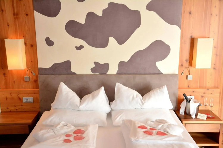 Hotel Emmy - five elements
