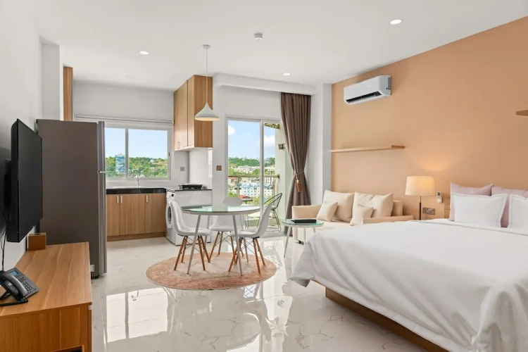 Comfort Double Suite with balcony and with city view