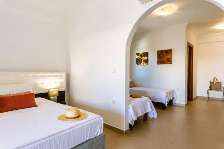 3 Aktes Resort