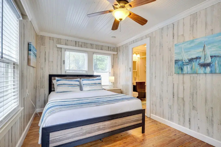 Shared Pool & Backyard: Small & Cozy Guest House