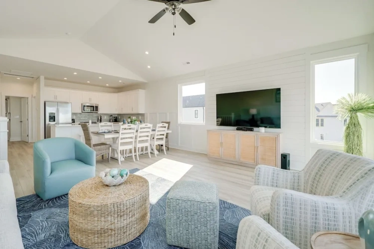 4 Bedrooms Apartment with balcony
