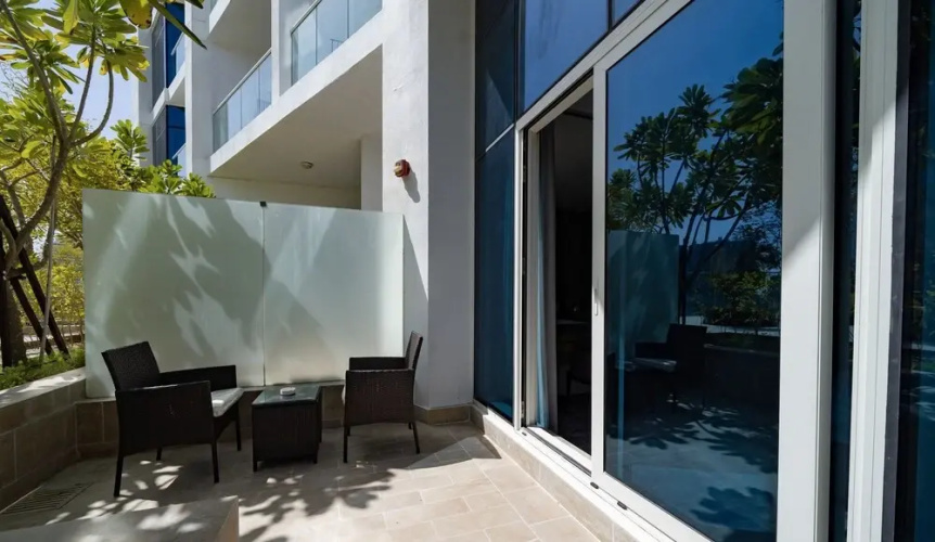 Elegant Studio Living in Privé