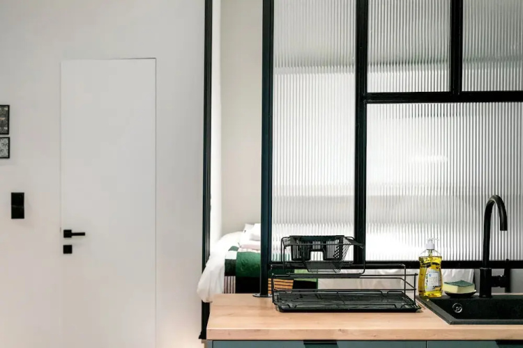 Lyndon Deluxe Studio Athens Escape