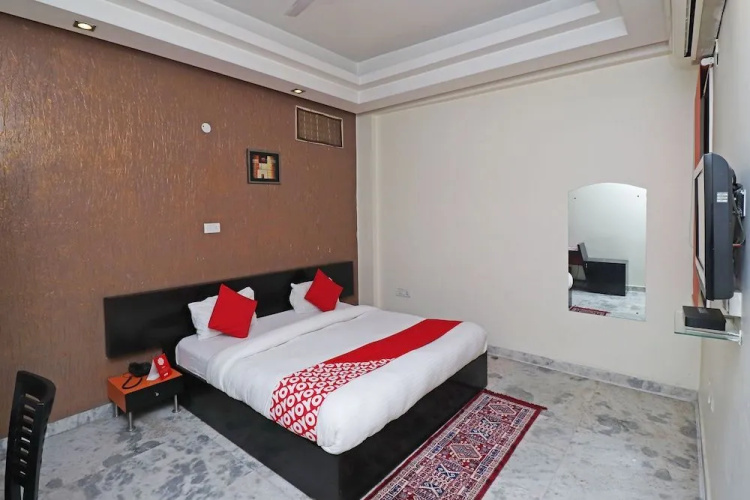 OYO 29008 Mannat Residency Hotel