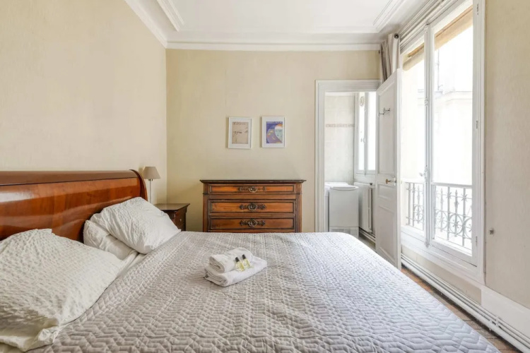 Bright and Homely Apartment in Batignolles