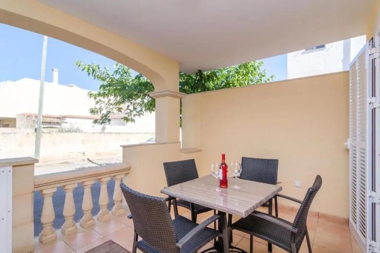 2 Bedrooms Villa